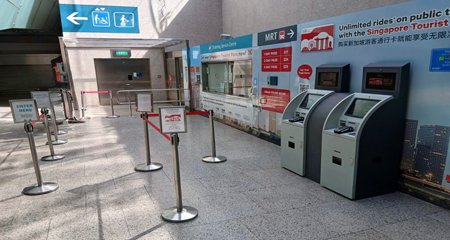 樟宜机场2号航站楼(T2)地铁站新易通自动服务机 (票务服务中心处旁)
